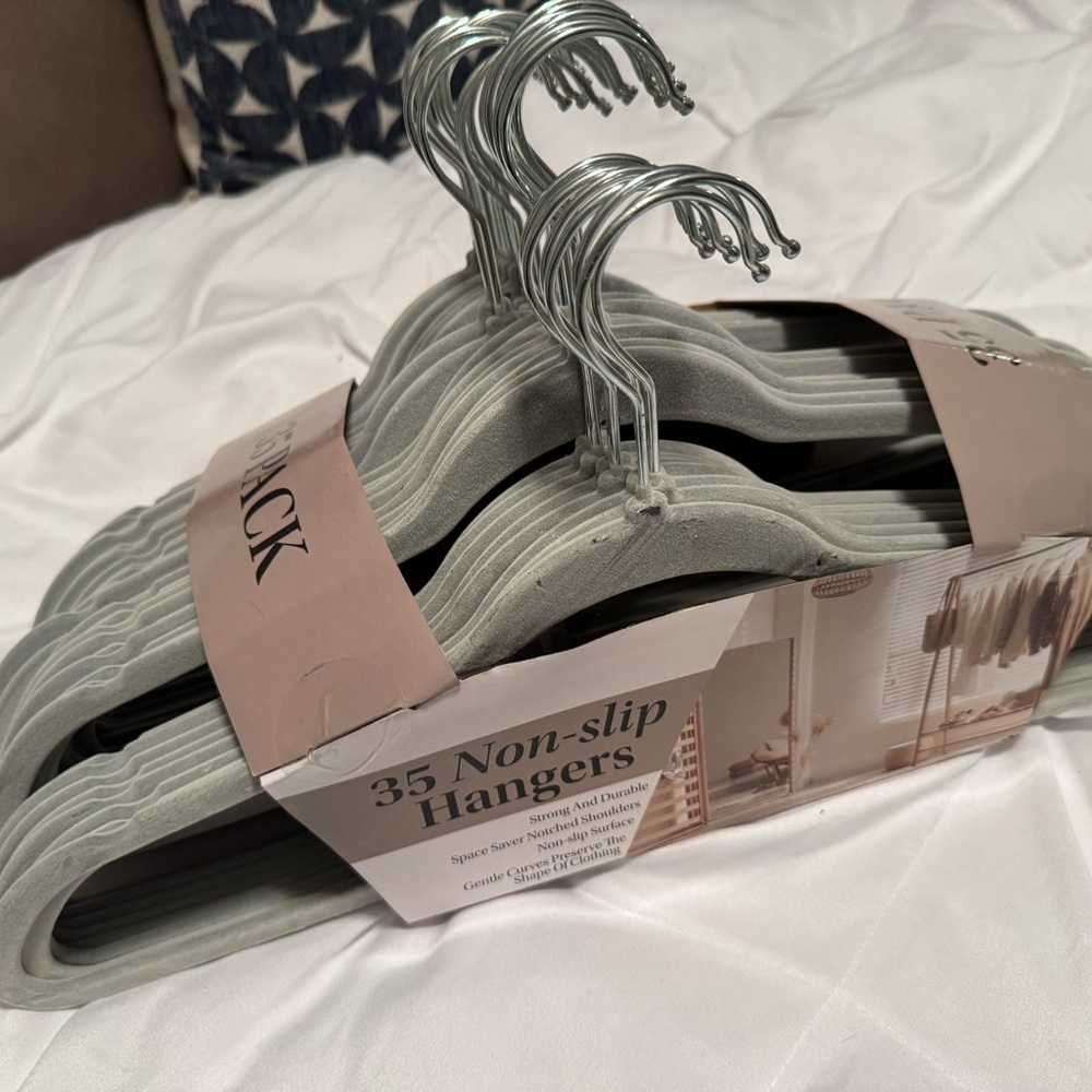 Gray Non-Slip Velvet Hangers - 35 Pack